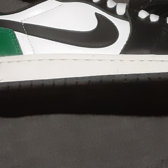 Nike Black, White, and Green Men's Sneakers - Picture 6 of 9